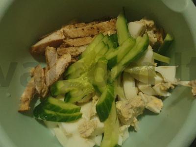 Švelnus salotas su agurkais ir rūkytomis vištienos krūtinėlėmis „Oro“ Žingsnis 3