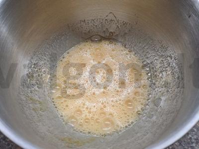 Manų kruopų ir kondensuoto pieno apkepas Žingsnis 1