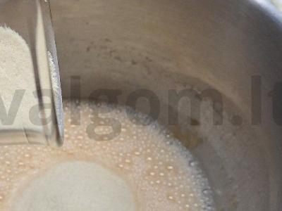 Manų kruopų ir kondensuoto pieno apkepas Žingsnis 5