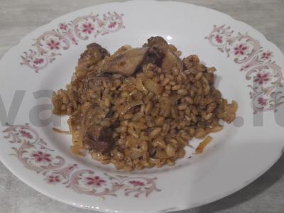 Perlovka su vištienos kepenimis pagrindine nuotrauka