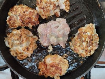 Vištienos kotletai su sūriu ir chia sėklomis Žingsnis 6