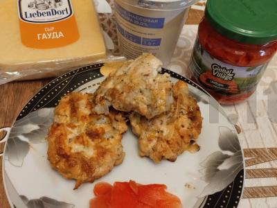 Vištienos kotletai su sūriu ir chia sėklomis pagrindine nuotrauka