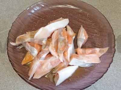 Lašišų pilvukai, marinuoti mandarinų sultimis Žingsnis 3