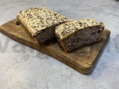 Naudingas duona iš žalios grikių su sėklomis pagrindine nuotrauka