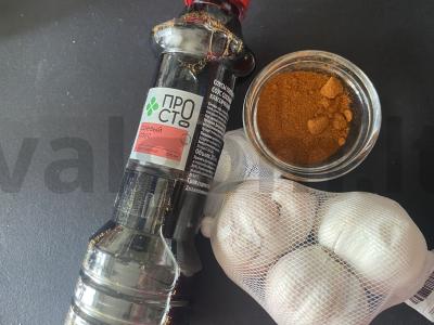 Marinuoti šonkauliukai su sojų padažu, paprika ir česnaku Žingsnis 1