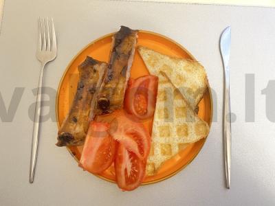 Marinuoti šonkauliukai su sojų padažu, paprika ir česnaku pagrindine nuotrauka