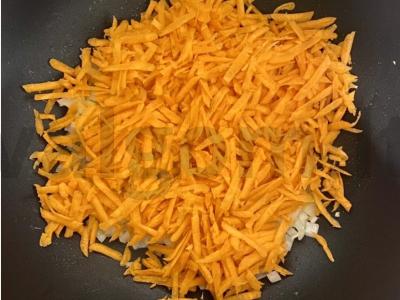 Makaronai su troškiniu ir pomidorų pasta Žingsnis 2