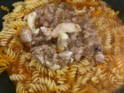 Makaronai su troškiniu ir pomidorų pasta Žingsnis 5