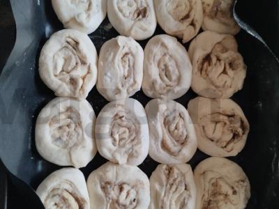 Saldžios sluoksniuotos bandelės su riešutais ir cinamonu Žingsnis 6