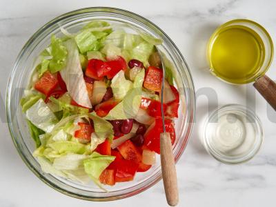 Salotas su raudonuoju paprikos ir traškučiais Žingsnis 4