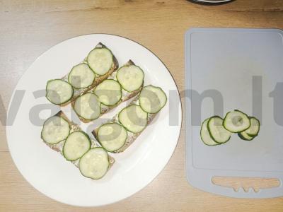 Sumuštiniai su šprotų ir lydytu sūriu Žingsnis 4