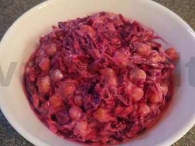 Burokėlių salotos su avinžirniais pagrindine nuotrauka