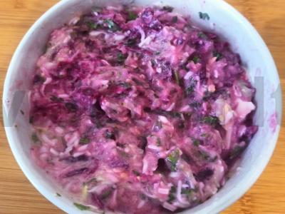 Burokėlių sriuba su kefyru per 30 minučių pagrindine nuotrauka