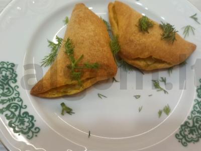 Trikampiai su kopūstais ir ryžiais pagrindine nuotrauka