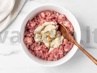 Kiaulienos kotletai pomidorų padaže Žingsnis 5