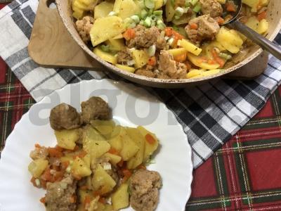 Bulvės su sojų mėsa pagrindine nuotrauka