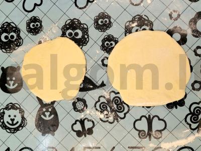 Vaikiška mini pica ant sluoksniuoto tešlos Žingsnis 1