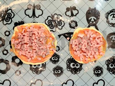 Vaikiška mini pica ant sluoksniuoto tešlos Žingsnis 3