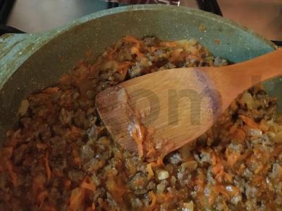 Ryžiai su mėsos faršu keptuvėje Žingsnis 4