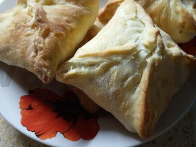 Sluoksniuotos bandelės su sūriu ir rūkytomis dešromis pagrindine nuotrauka