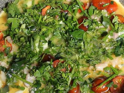 Omletas su bekonu ir vyšniniais pomidorais ant viso grūdo miltų pitos Žingsnis 9