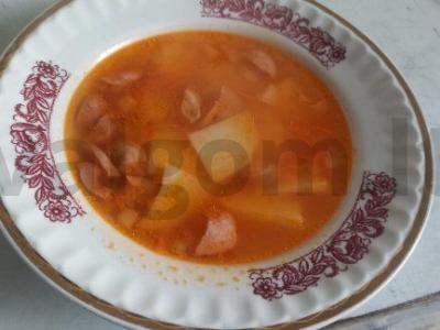 Sriuba su quinoa ir dešrelėmis pagrindine nuotrauka