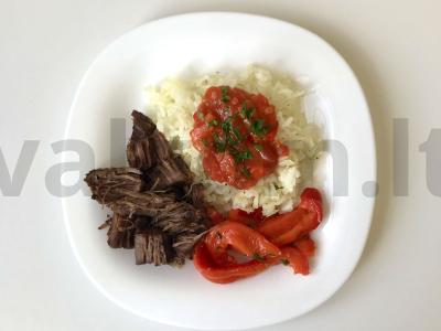 Pomidorų padažas su keptais pipirais pagrindine nuotrauka