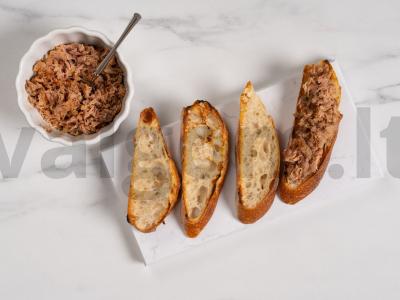 Brusketa su tunu ir juodąja ridika Žingsnis 2