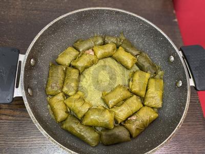 Dolma su jautienos faršu, ryžiais ir ciberžole Žingsnis 13