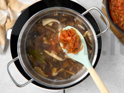 Vegetariška solianka su bulvėmis ir grybais Žingsnis 7