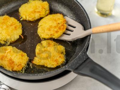 Bulviniai blynai be miltų ir kiaušinių Žingsnis 5