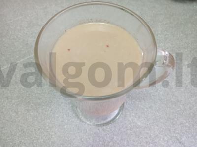 Kava su rožiniu pipiru ir grietinėle pagrindine nuotrauka