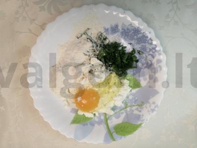 Varškės sūreliai su žolelėmis Žingsnis 3