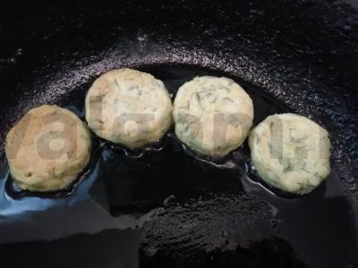 Varškės sūreliai su žolelėmis Žingsnis 5