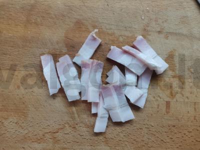 Omletas su kukurūzais, pupelėmis ir rūkyta šonine Žingsnis 1