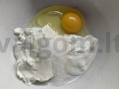 Graikiško jogurto ir grietinės blynai Žingsnis 1