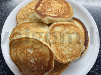 Graikiško jogurto ir grietinės blynai pagrindine nuotrauka