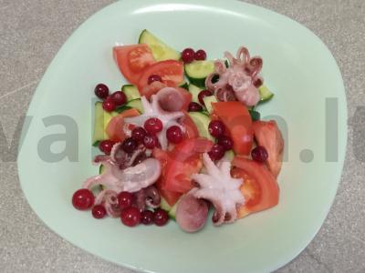 Salotos su aštuonkoju, daržovėmis, mandarinų ir spanguolių Žingsnis 4