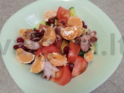 Salotos su aštuonkoju, daržovėmis, mandarinų ir spanguolių Žingsnis 7