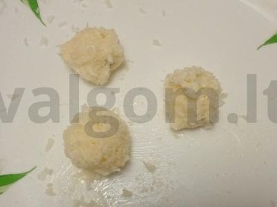 Migdolų ir kokosų drožlių saldainiai Žingsnis 4