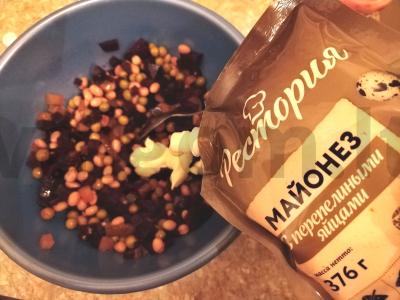 Burokėlių salotos su pupelėmis ir žirniais Žingsnis 4