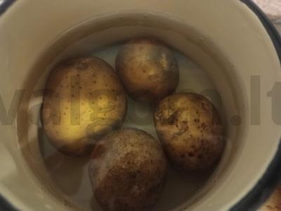 Keptas bulvės su šonine ir česnaku Žingsnis 1