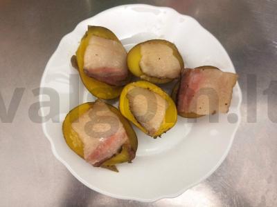 Keptas bulvės su šonine ir česnaku pagrindine nuotrauka