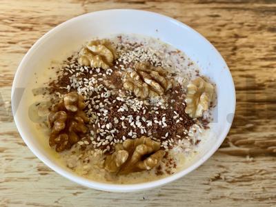 Septyni grūdai su riešutais ir šokoladu pagrindine nuotrauka