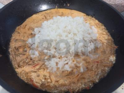 Ryžiai su raugintais kopūstais grietinėje-tomato padaže Žingsnis 4