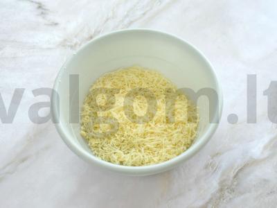 Šoninės ritinėliai su sūriu ir ananasais Žingsnis 1