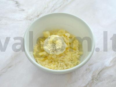 Šoninės ritinėliai su sūriu ir ananasais Žingsnis 3