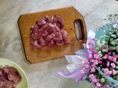 Švelni vištienos kepenėlė grietinės padaže Žingsnis 1