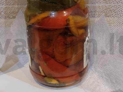 Džiovinti pipirai stiklainyje žiemai pagrindine nuotrauka