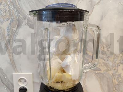 Kokteilis su ledais, obuolių sultimis ir obuoliu Žingsnis 2